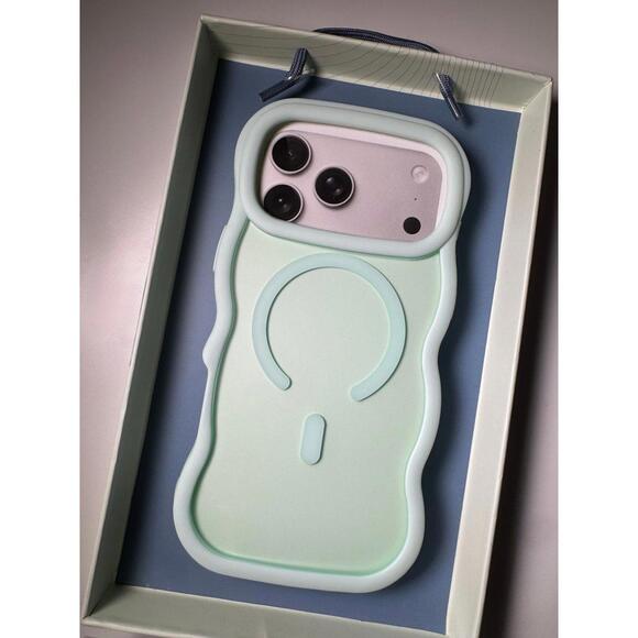 iPhone 17 pro max case - Picture 2 of 3